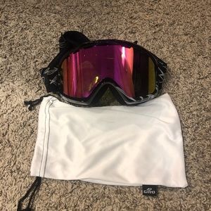Women’s Giro snow goggles
